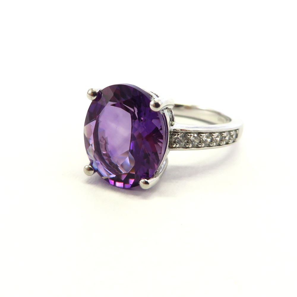 Oval Amethyst Ring